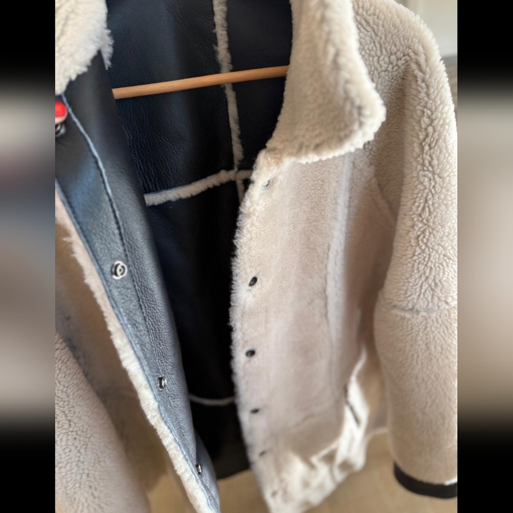 HiSO FRACTAL REVERSIBLE SHEARLING JACKET IN BLACK/BEIGE NAPPA - Picture 12 of 13